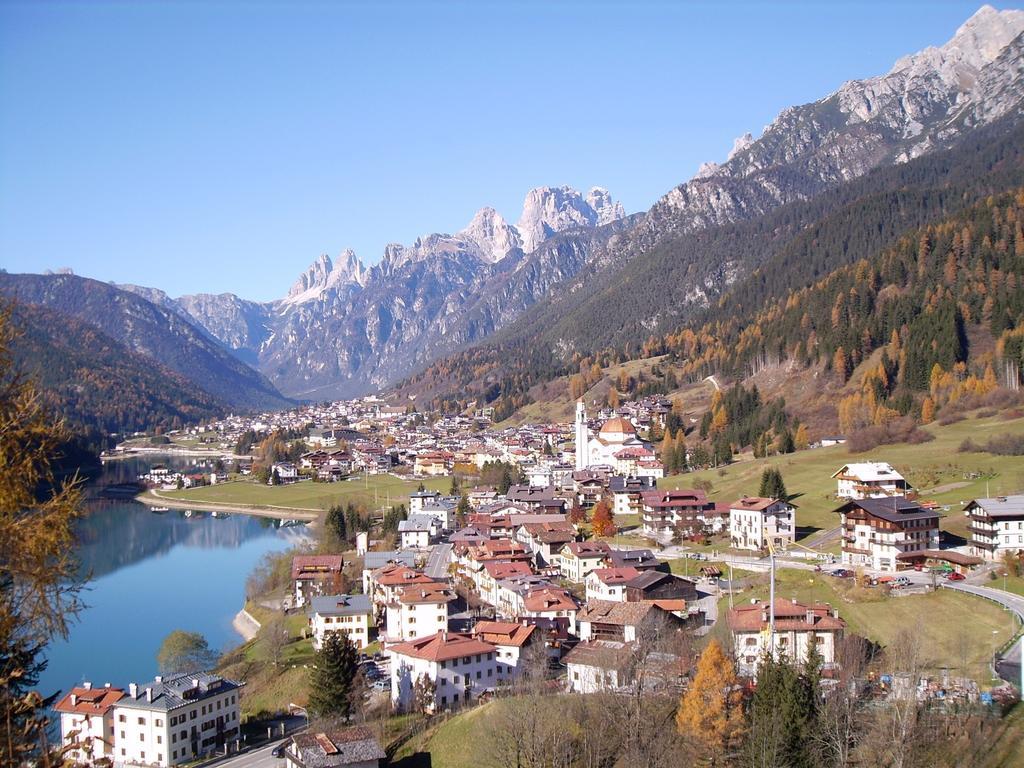 Casetta Next To The Creek Dino Buzzati Belluno Rum bild